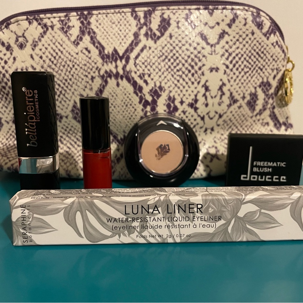 💄New Red Lipstick/Gloss , Doucce Blush, Luna Liner and Powder